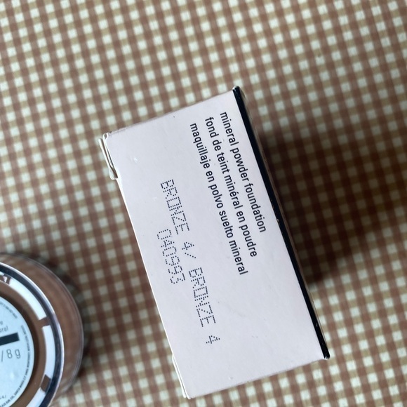 MARY KAY MINERAL POWDER
FOUNDATION. BRONZE 4. DISCONTINUED. NEW - Picture 9 of 11